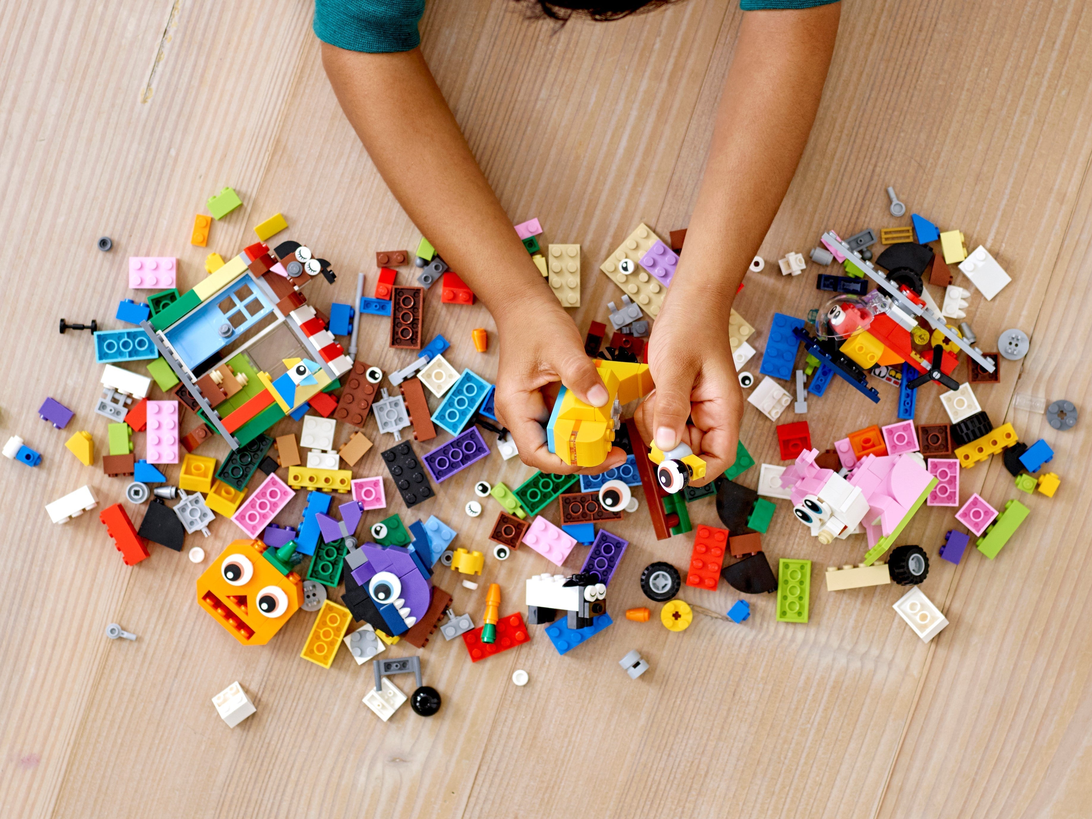 LEGO® Classic 11003 Bricks and Eyes set