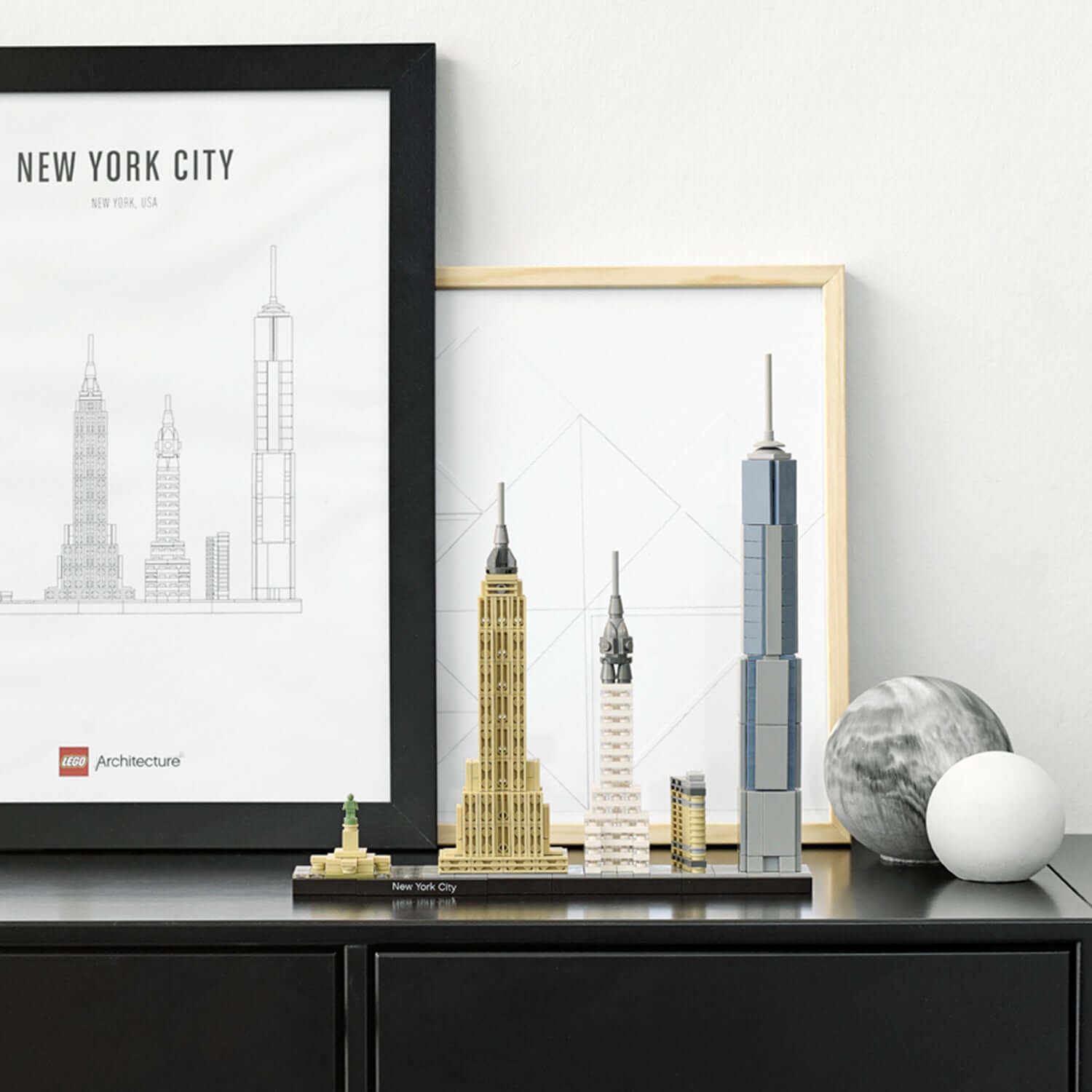 LEGO Architecture New York City skyline model showcasing iconic buildings like the Empire State and One World Trade Center.