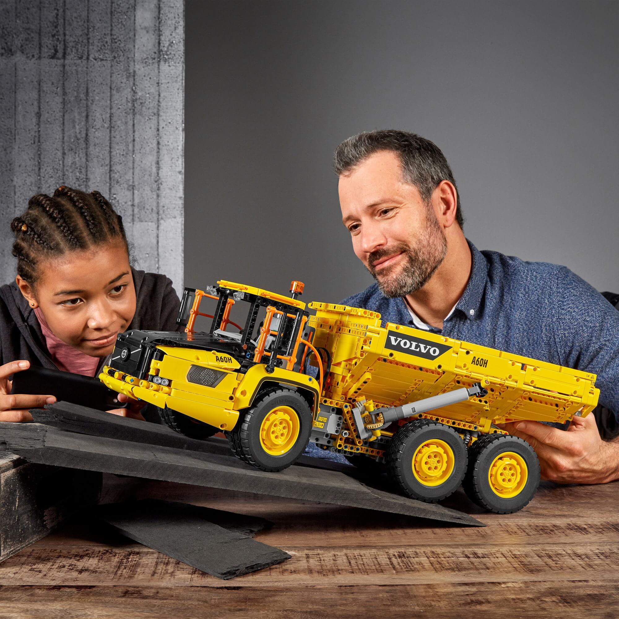 LEGO® Technic 6x6 Volvo Articulated Hauler Truck 42114