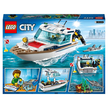 LEGO City Diving Yacht Deep Sea Boat Set 60221 with characters, boat, and ocean scene.