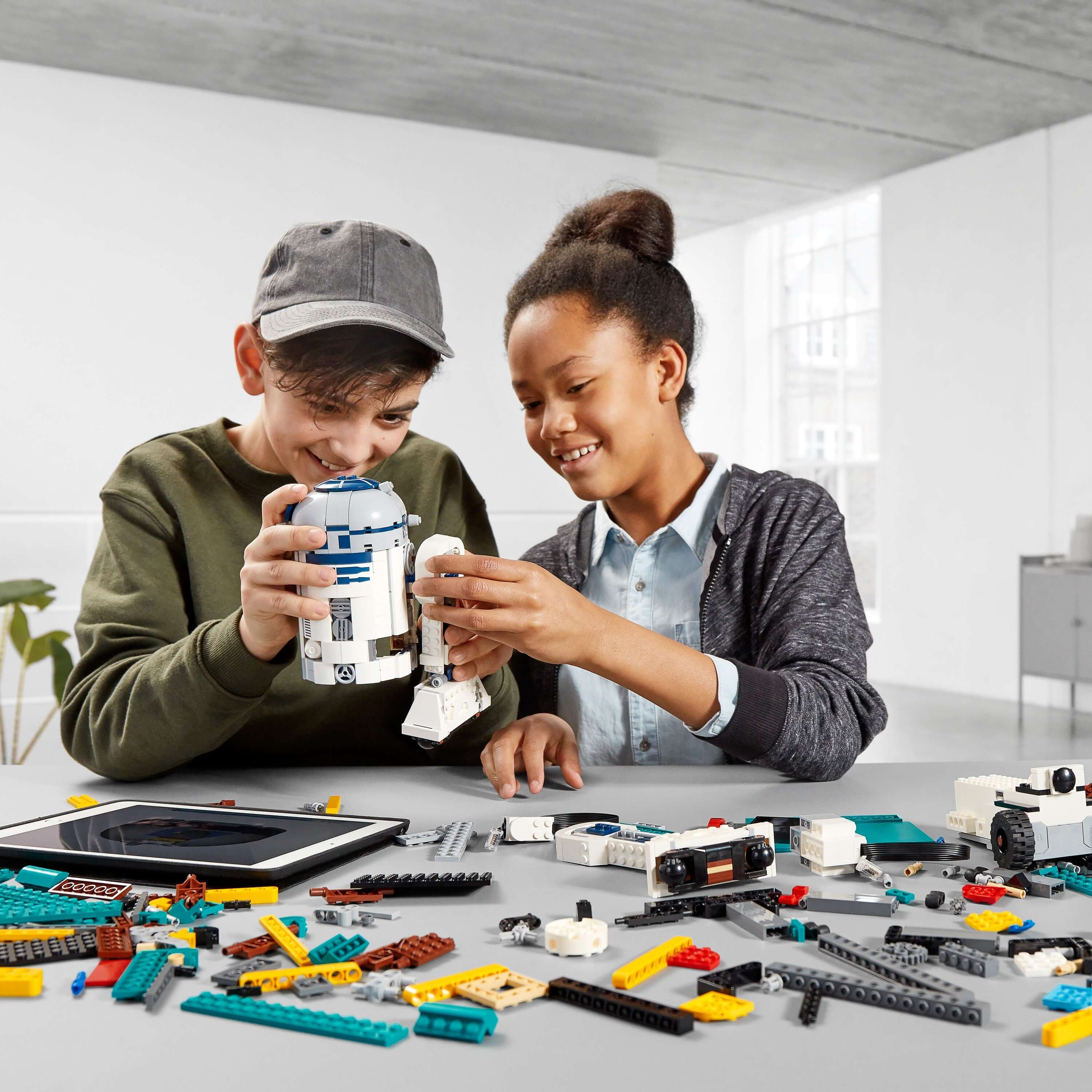LEGO® Star Wars BOOST Droid Commander 75253