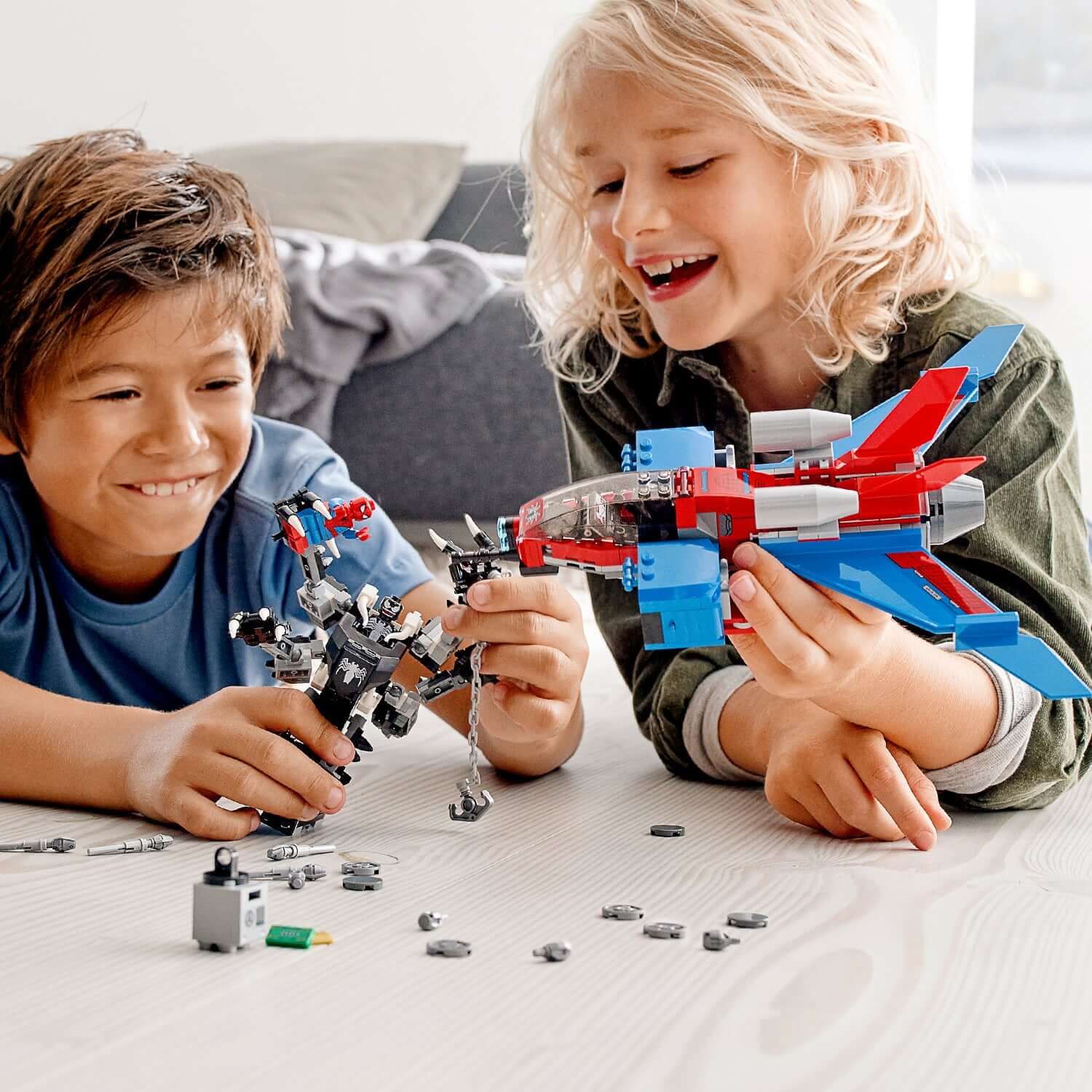 LEGO® Marvel Spider-Man Jet vs. Venom Mech Set 76150