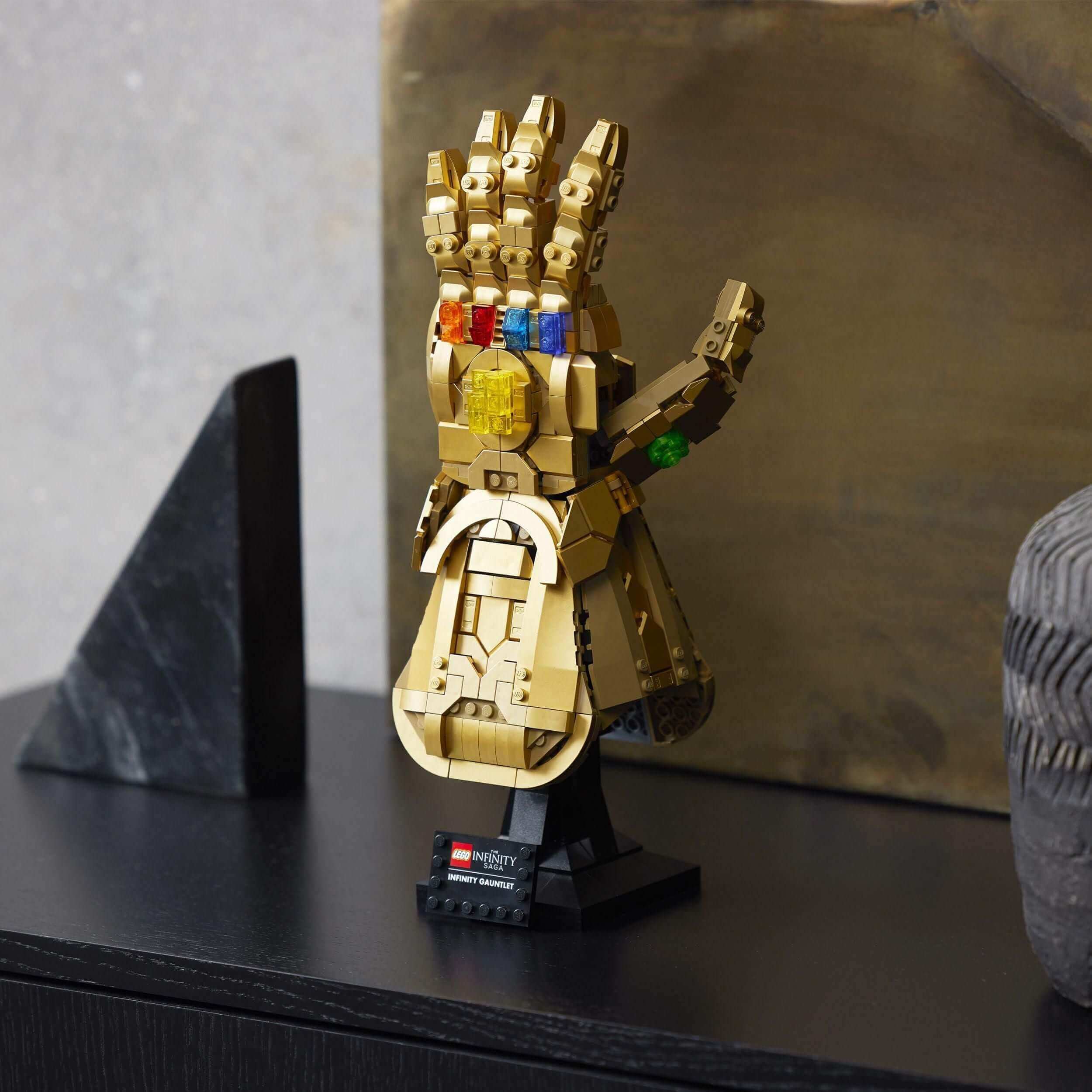 LEGO® Marvel Infinity Gauntlet Thanos Set 76191 with movable fingers and 6 Infinity Stones.